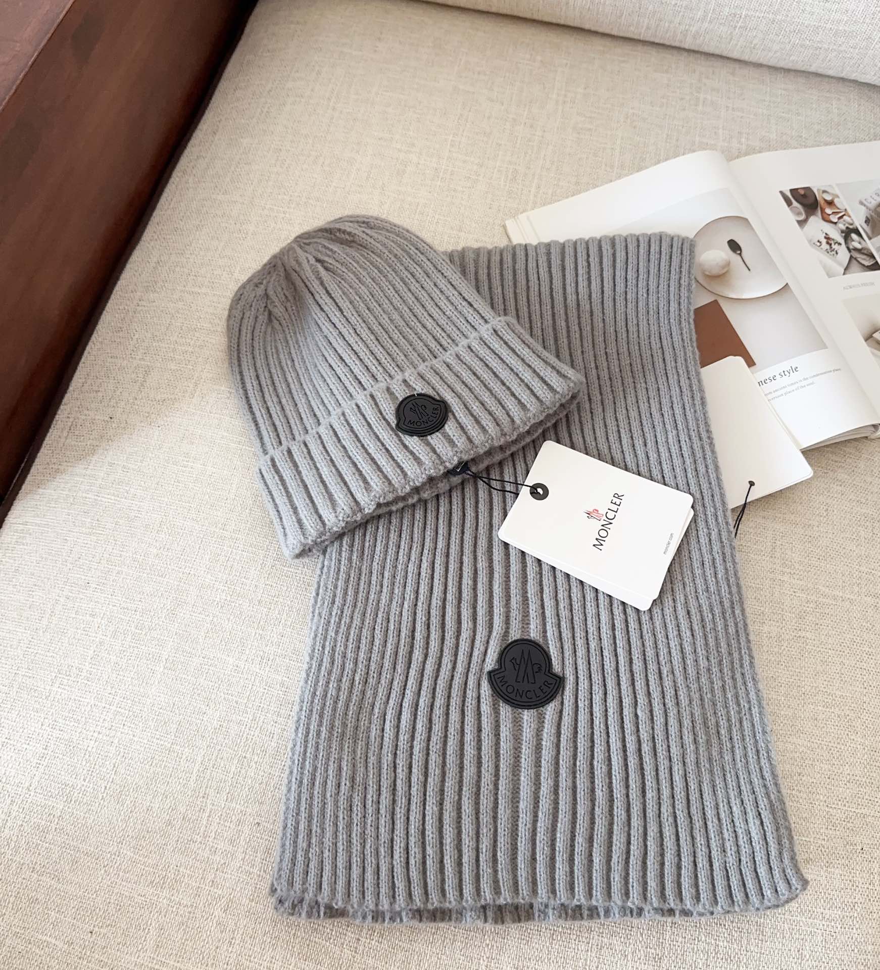 Silicone logo knitted scarf and hat set