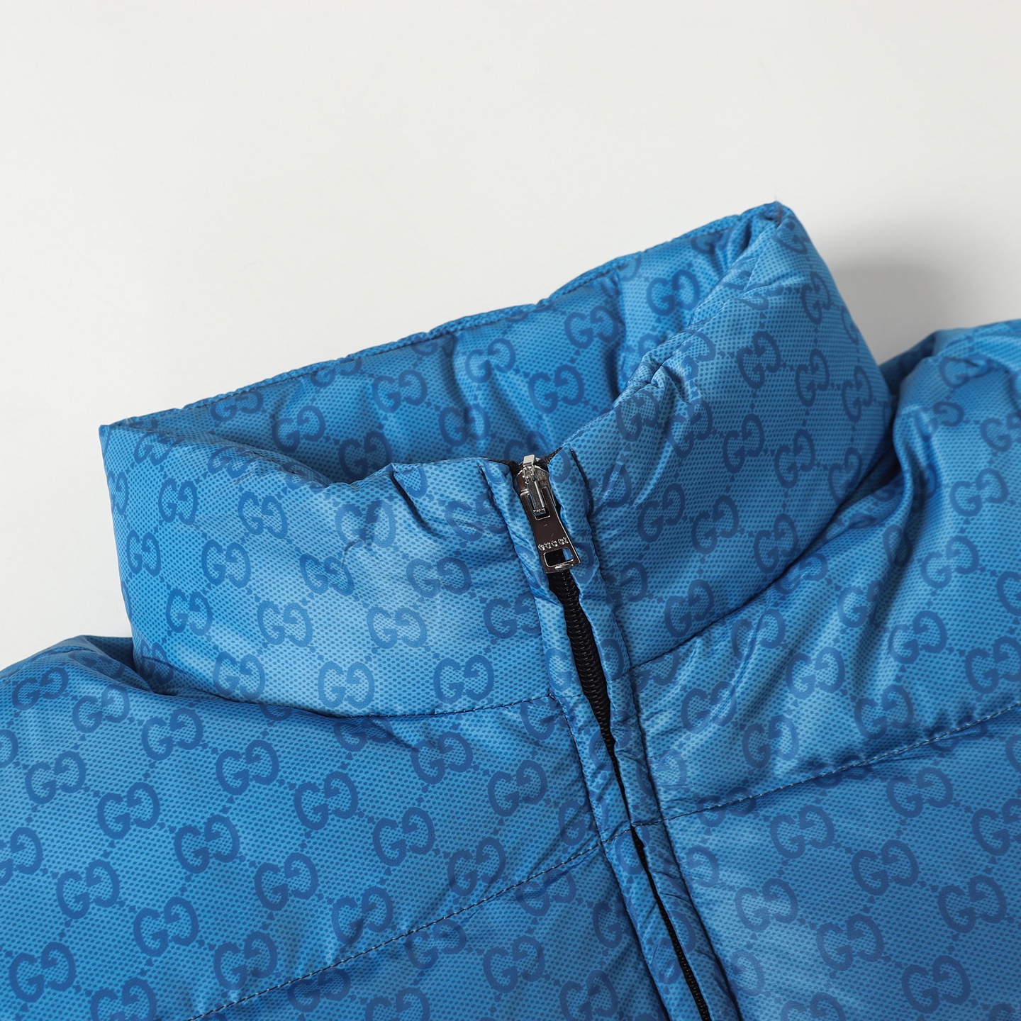 Printed plain weave poplin down jacket