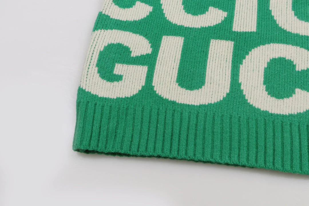 Knitted cashmere sweatshirt