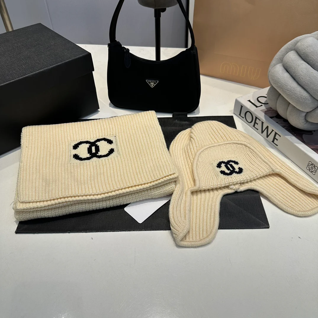 Jacquard wool knit scarf and hat set