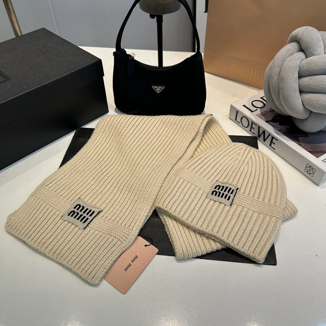 Jacquard knit scarf and hat set