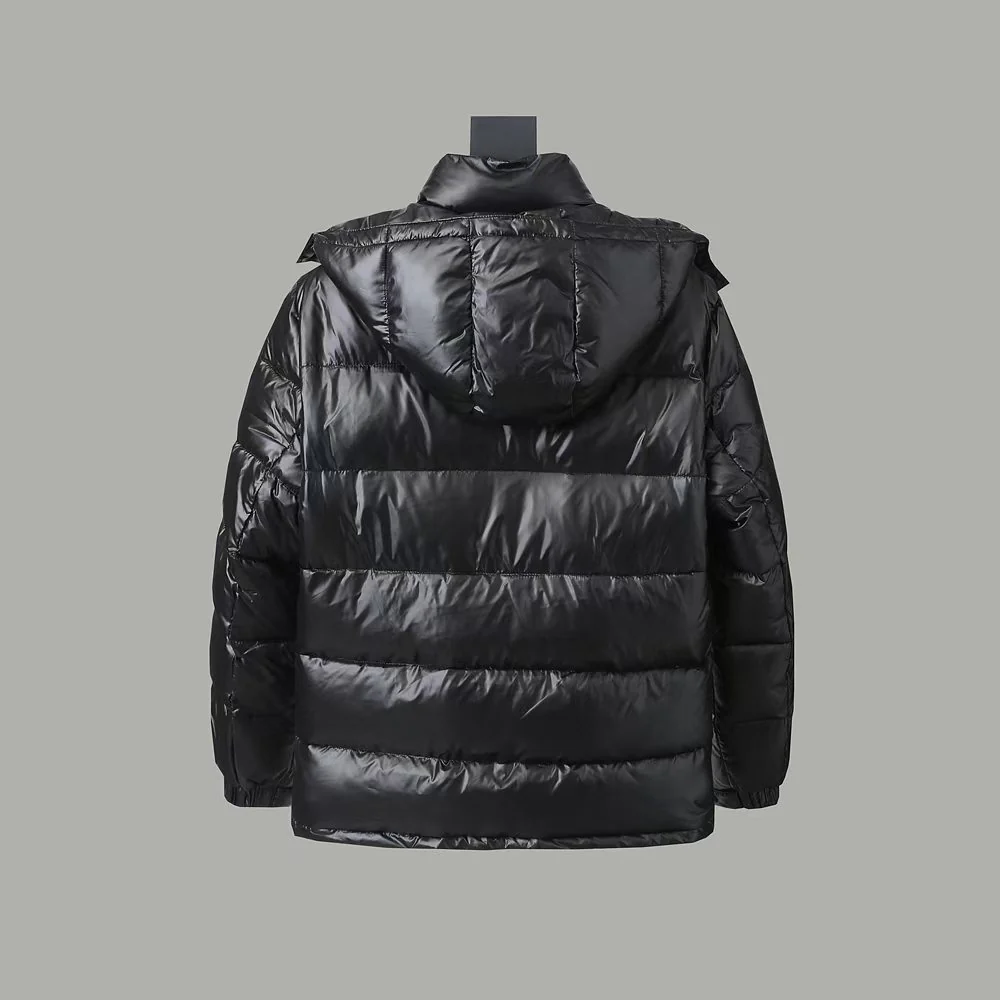 Pocket hooded down jacket
