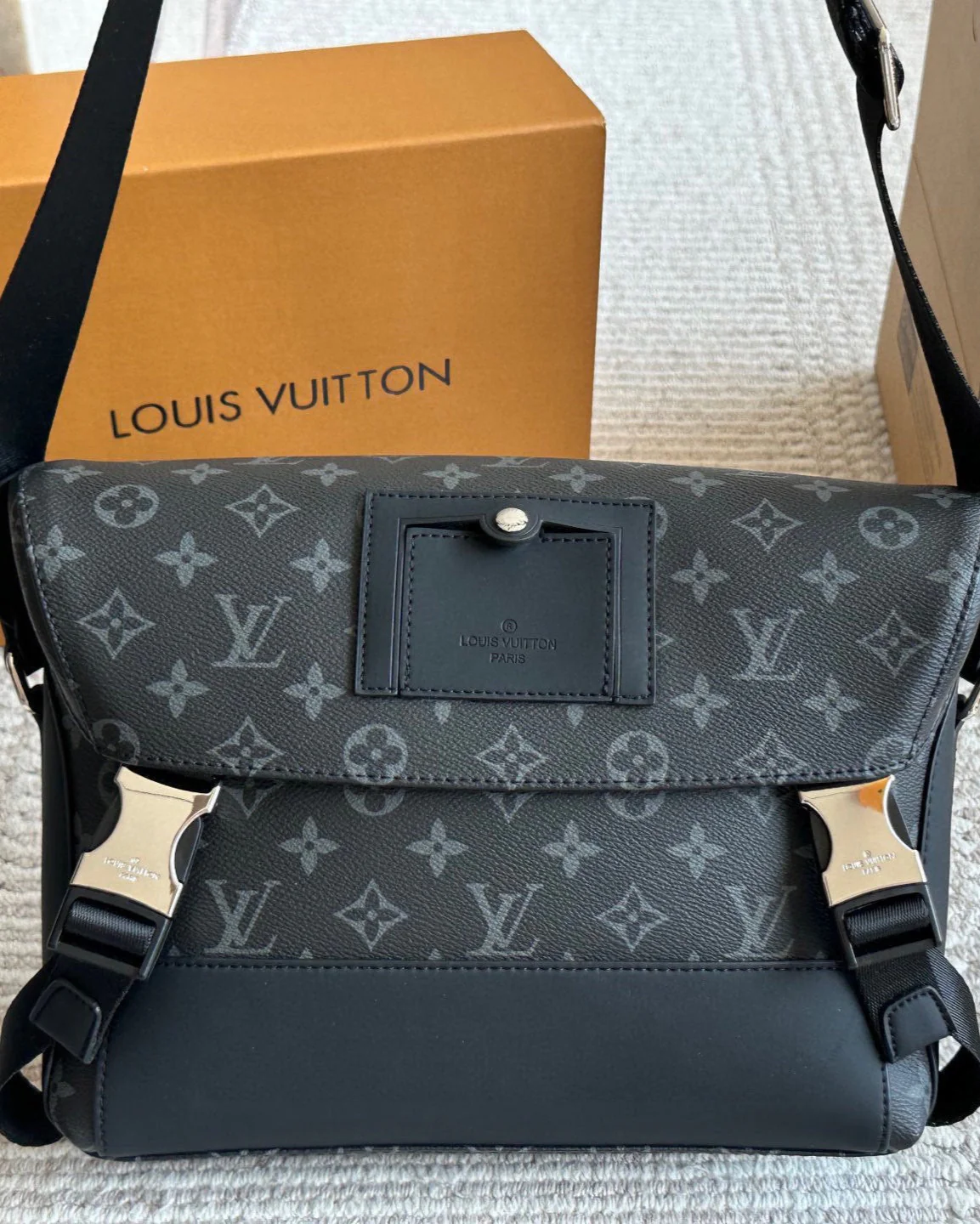 Men's messenger bags