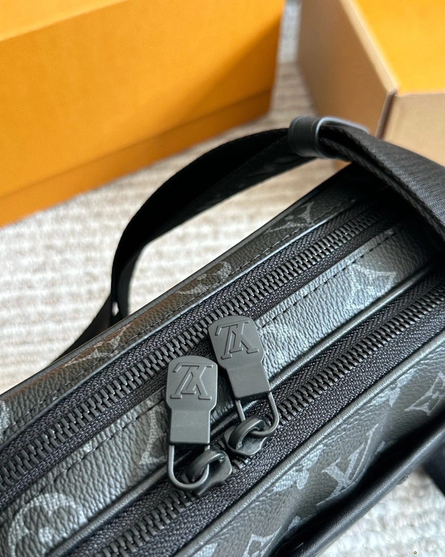 Fashion Leather men's crossbody bag