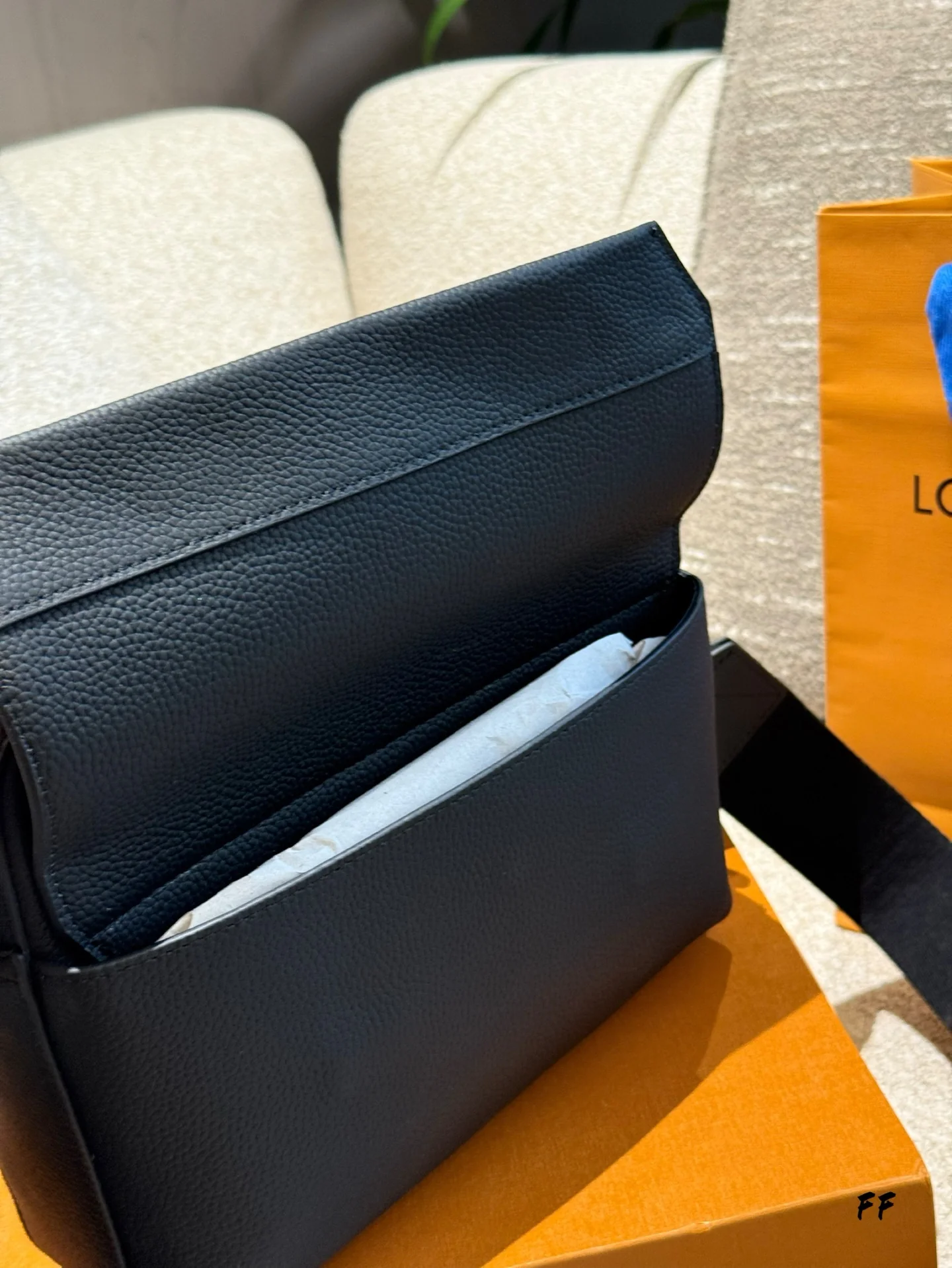 Black Men's Messenger Bag