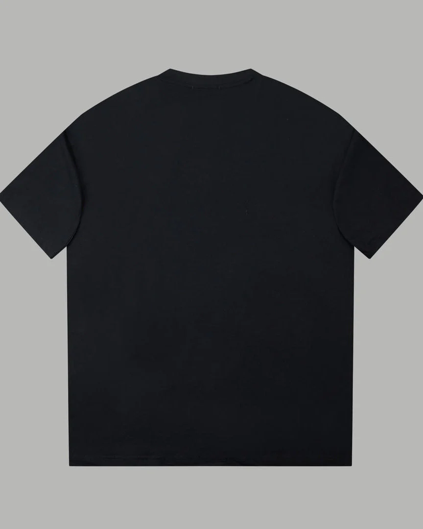 Three-dimensional leather patch T-shirt