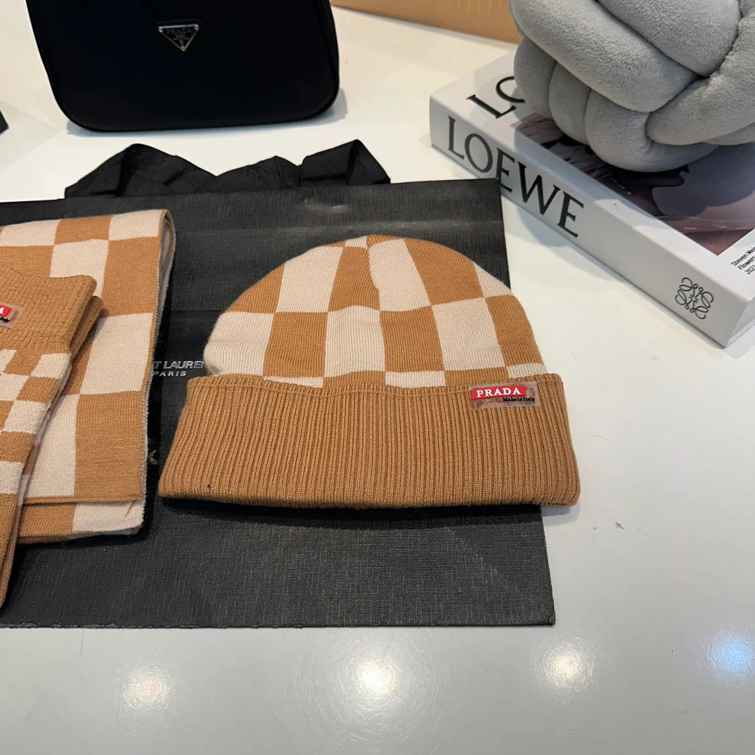 Grid knitted scarf hat gloves set