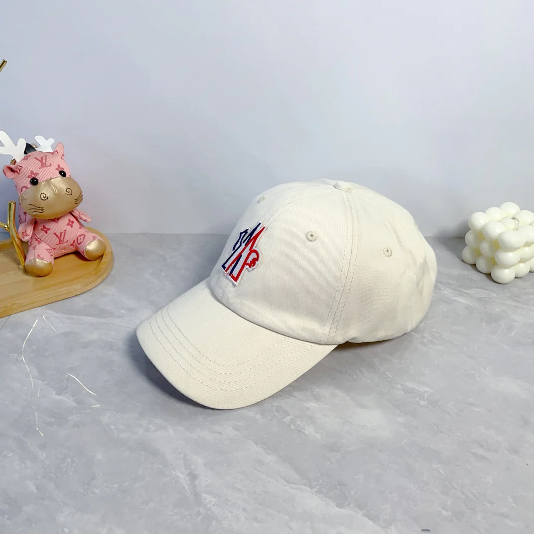 Fashionable embroidered baseball cap