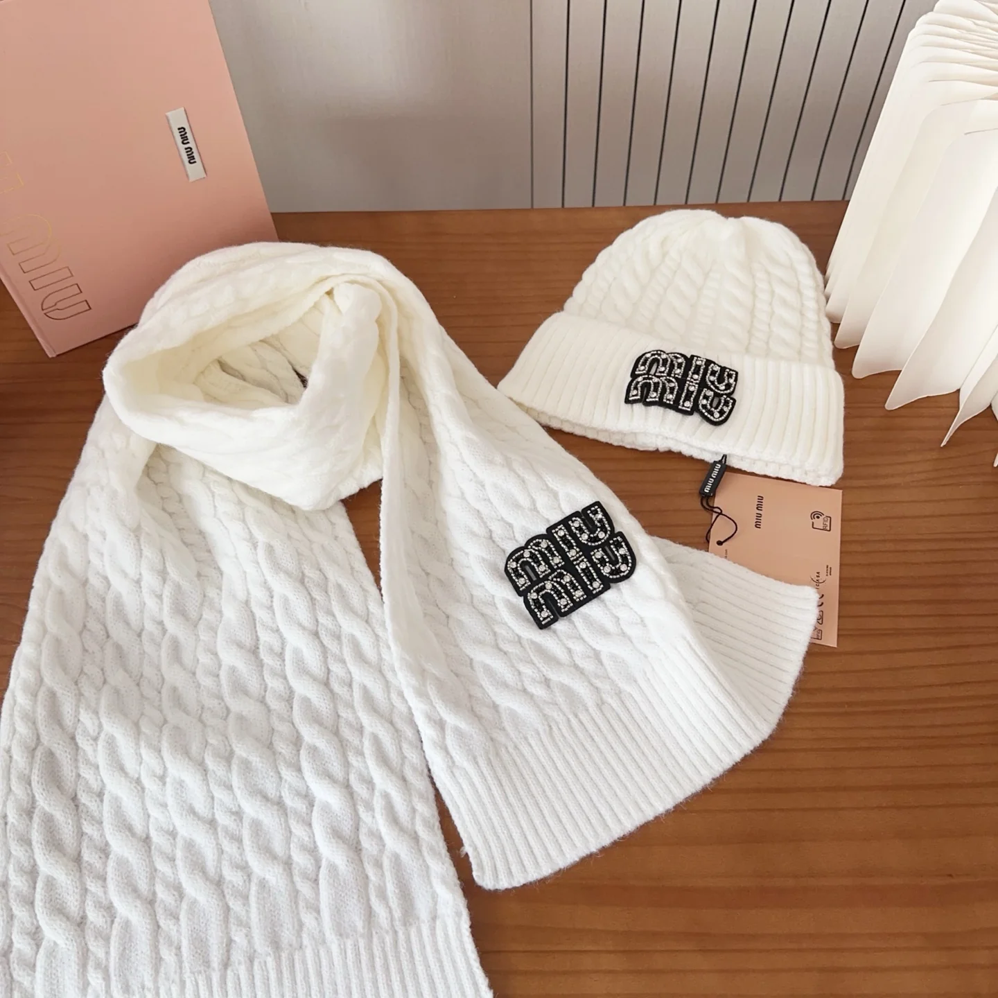 Embroidery knit scarf and hat set