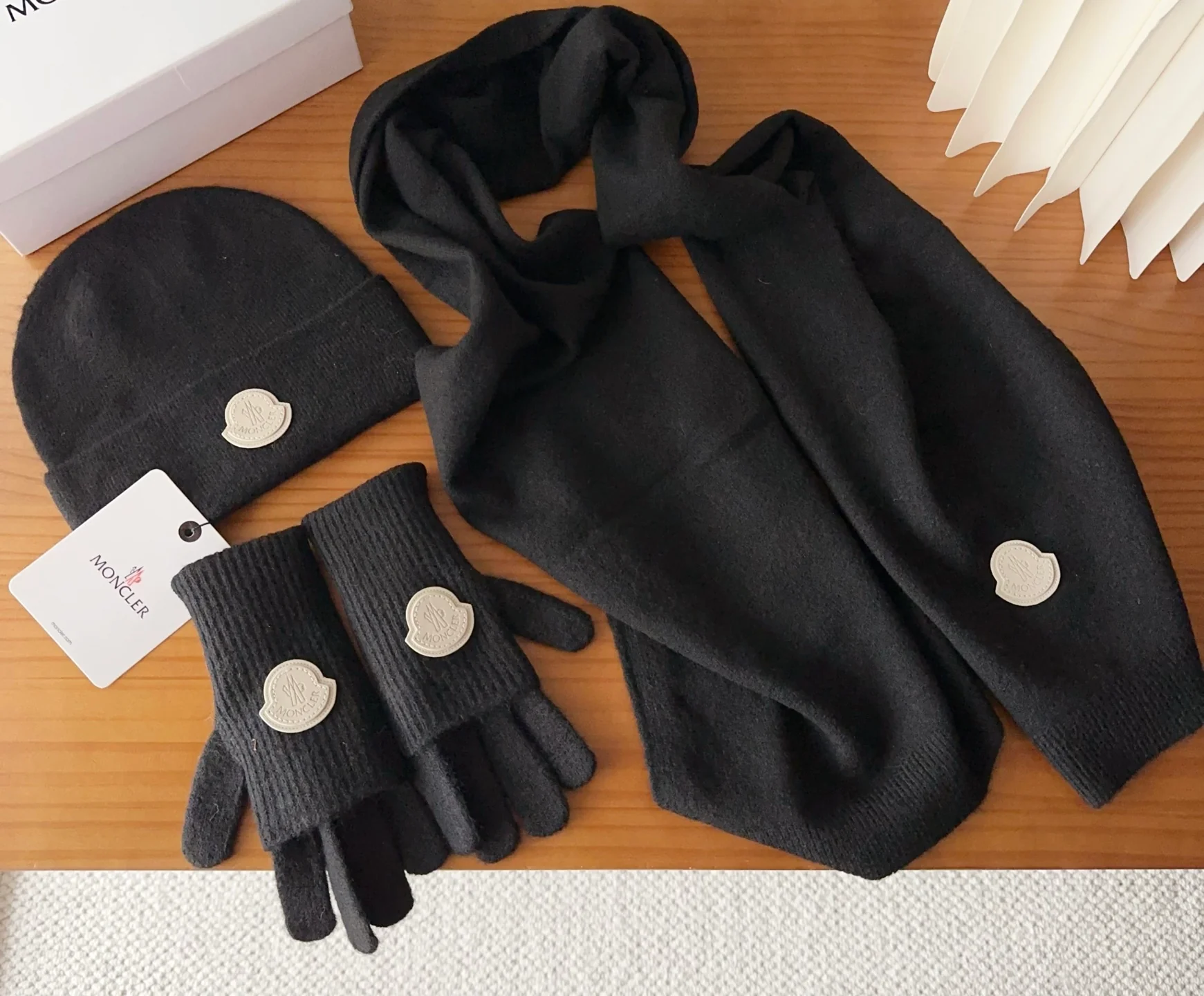 Leather label knitted scarf hat gloves set