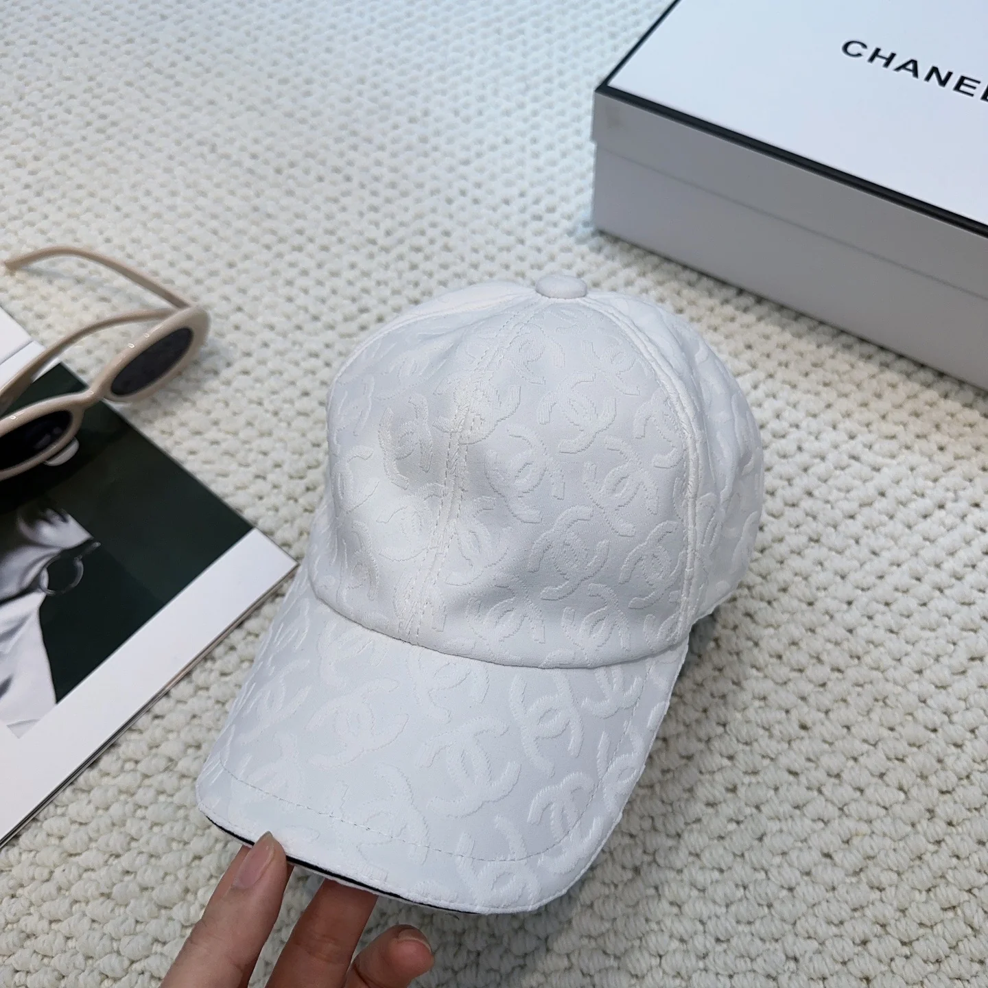 Stylish jacquard baseball cap