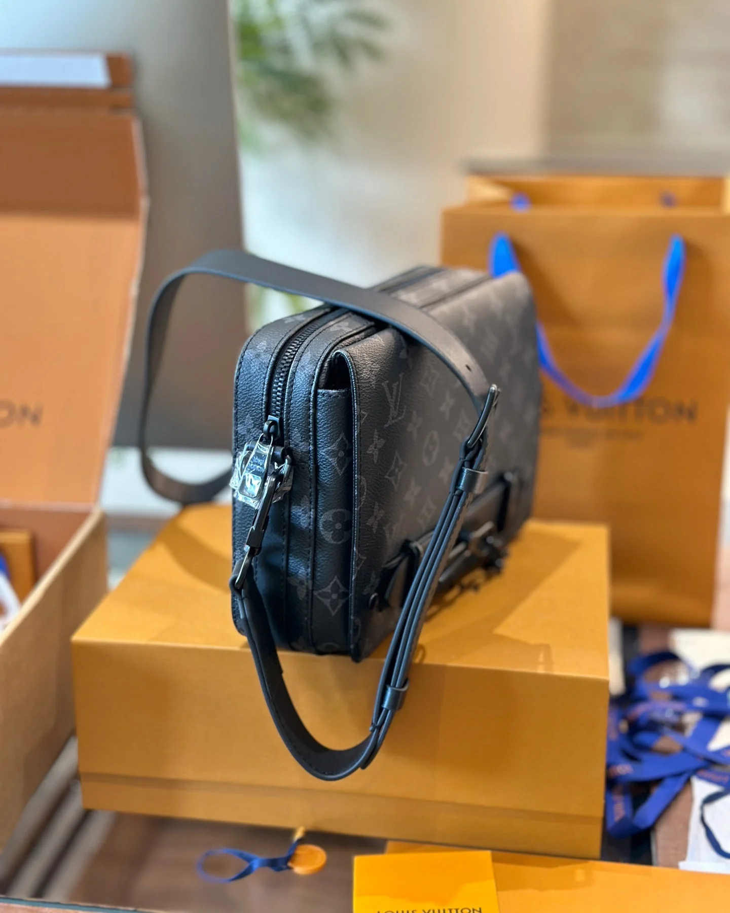 Men's Chain Messenger Bag