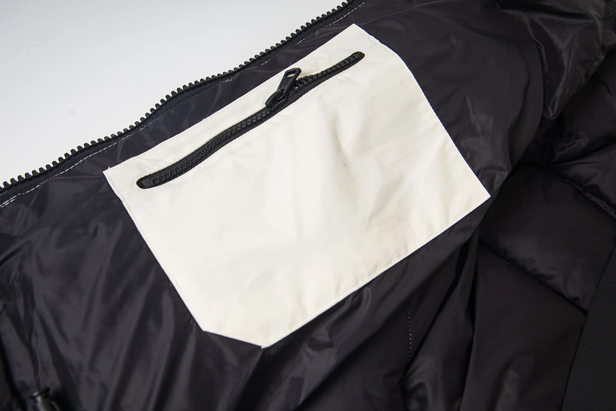 Printed rubber hooded down jacket