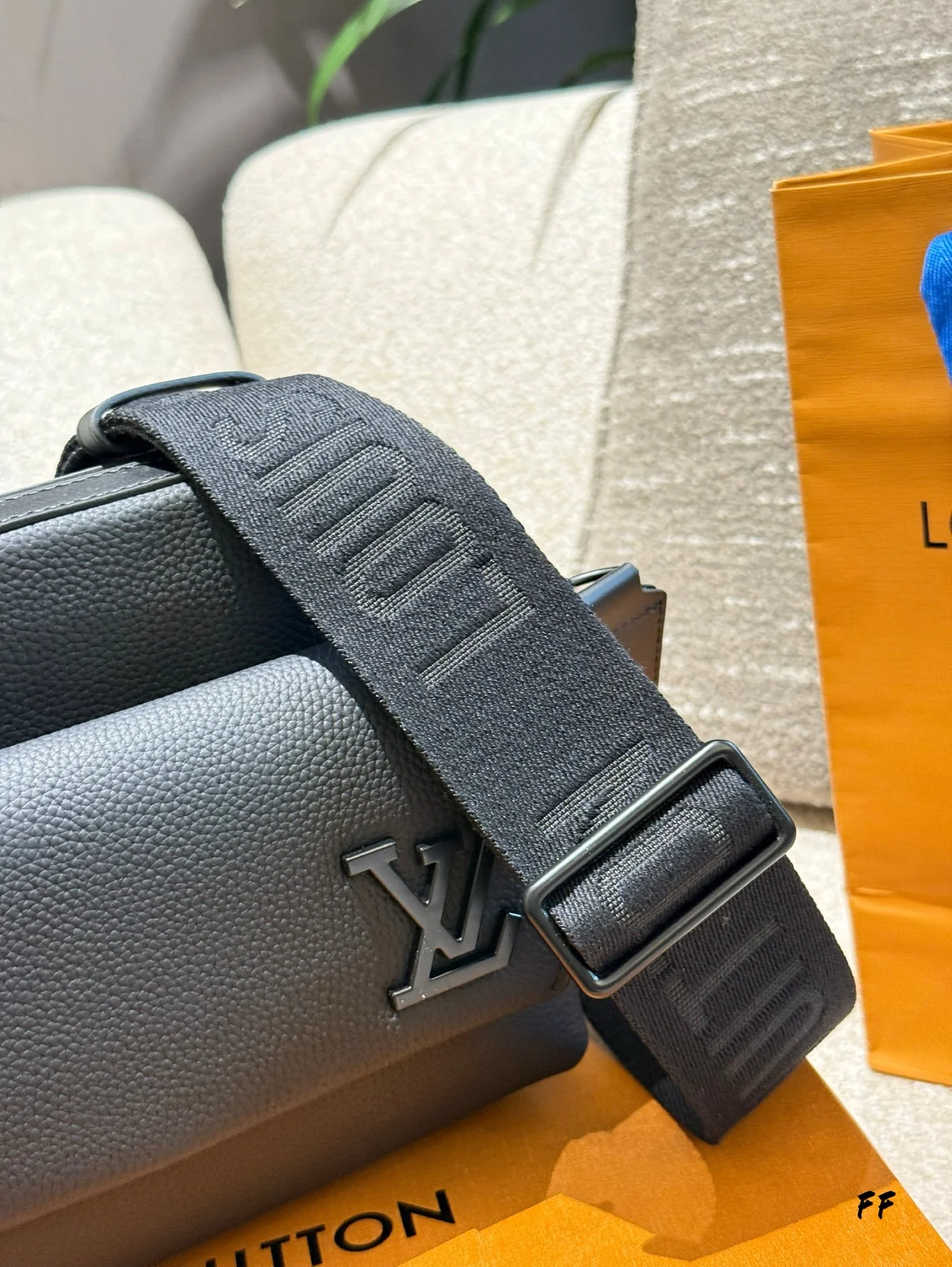 Black Men's Messenger Bag