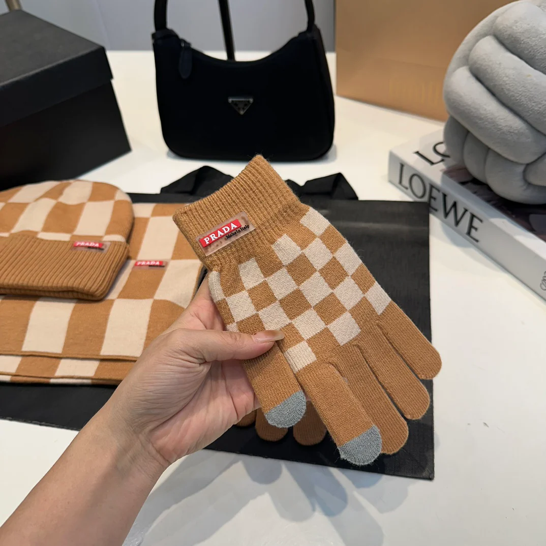 Grid knitted scarf hat gloves set