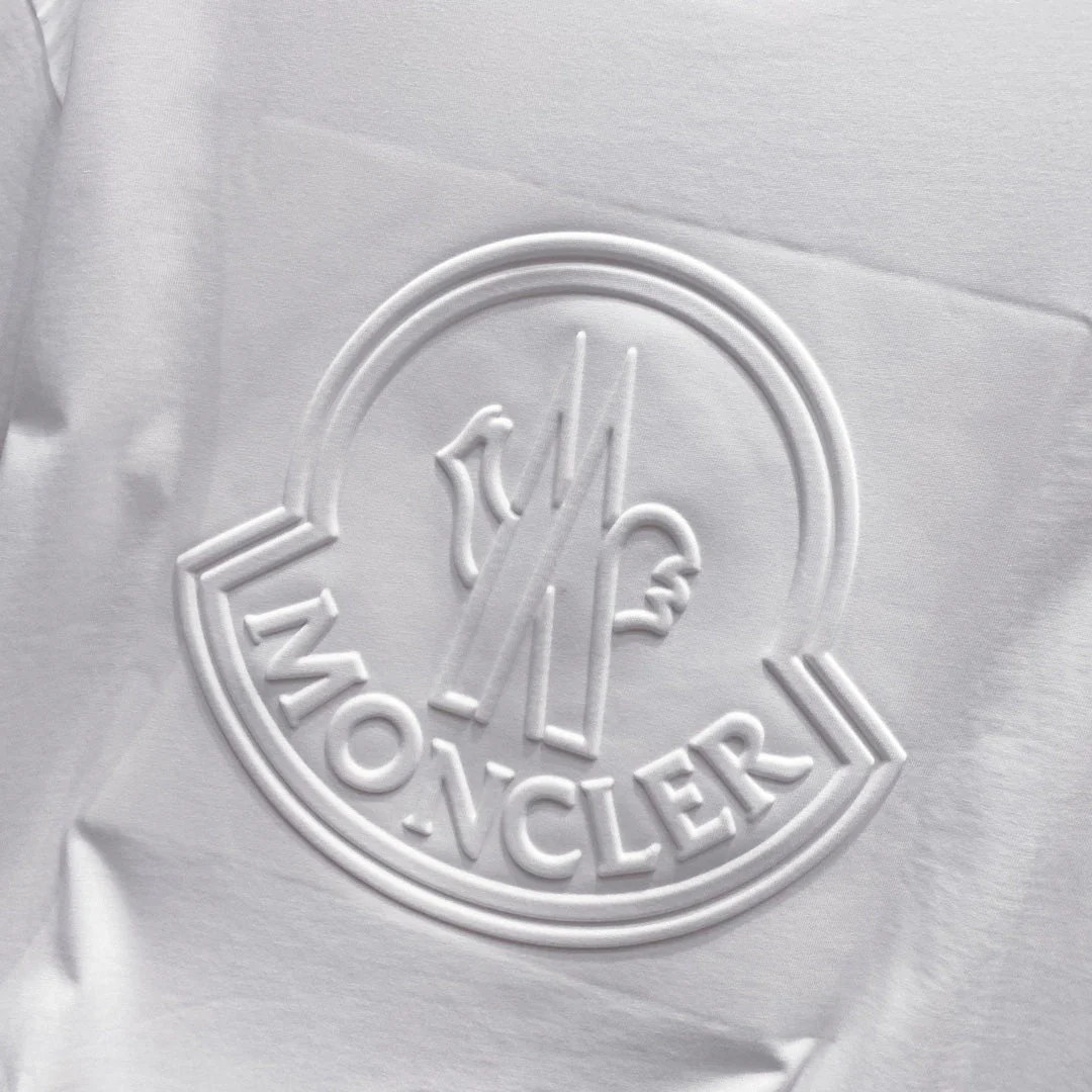 3D embossed cotton T-shirt