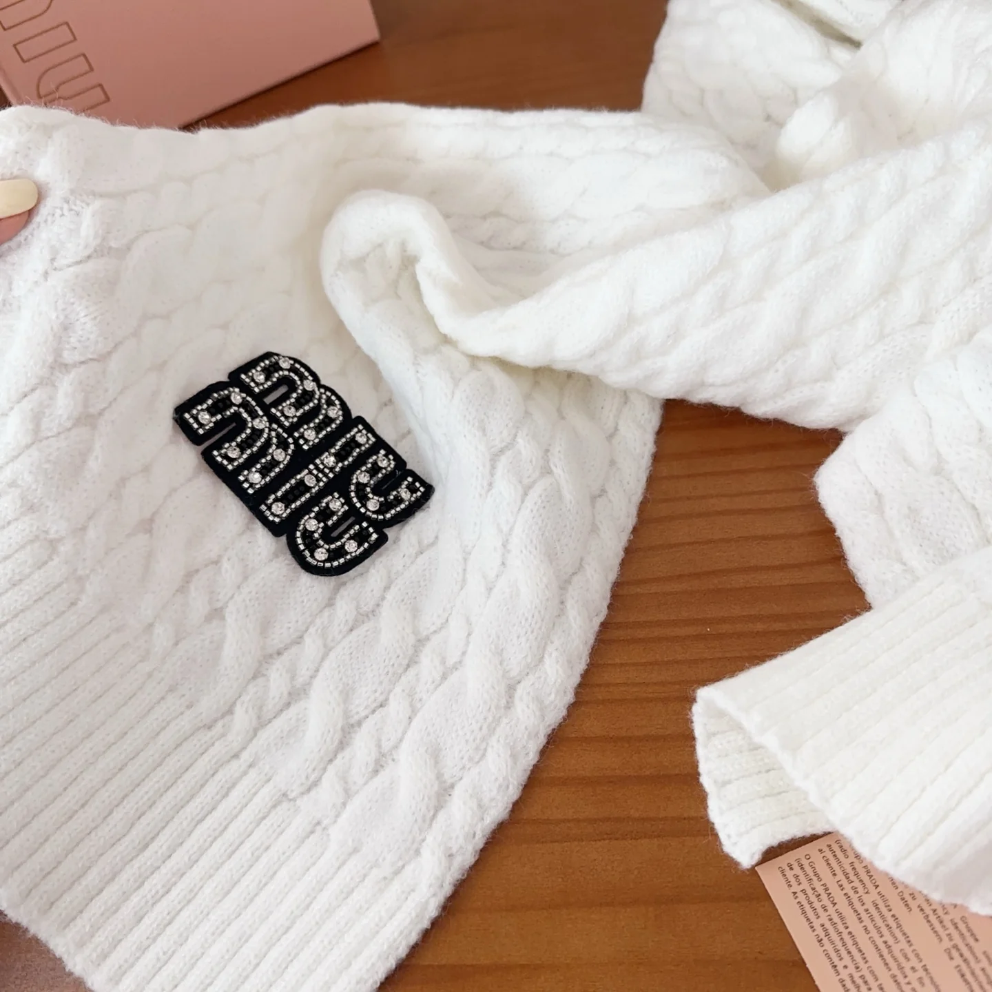 Embroidery knit scarf and hat set