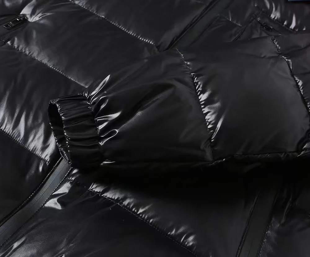 Pocket hooded down jacket