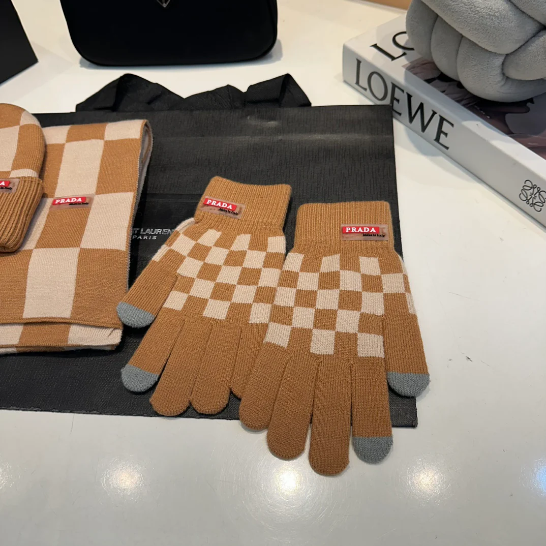 Grid knitted scarf hat gloves set