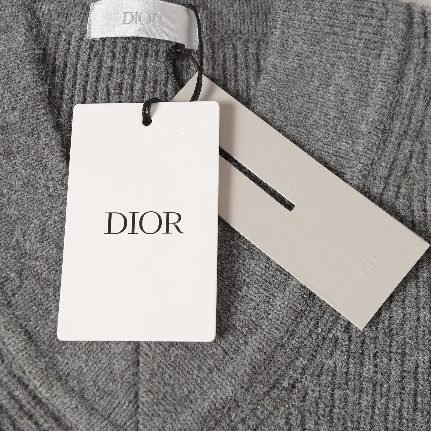 V-neck knitted sweatshirt