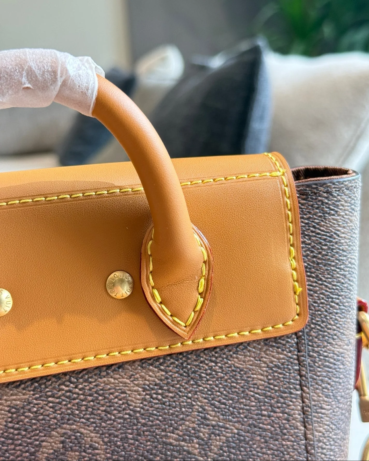 Men's Chain Lock Crossbody Bag