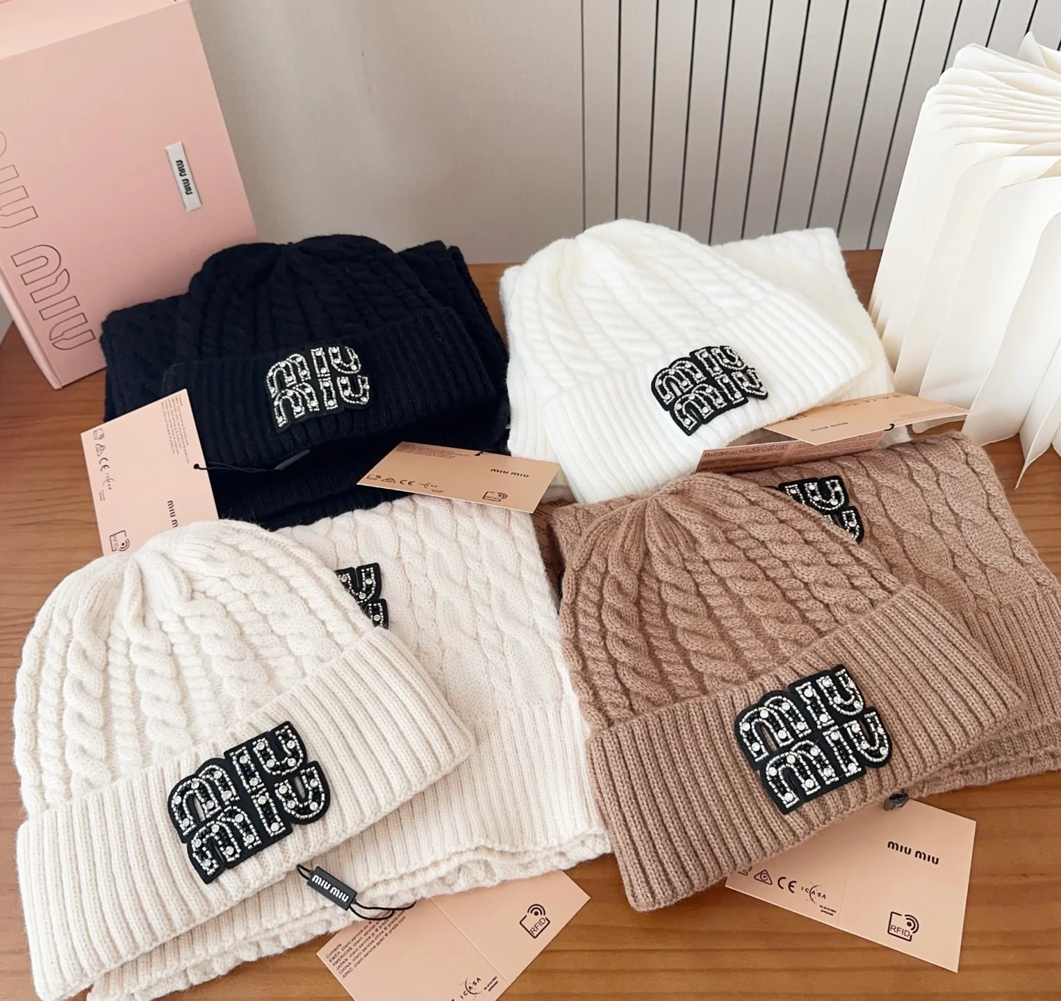 Embroidery knit scarf and hat set