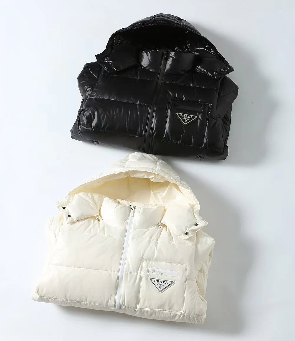 Pocket hooded down jacket