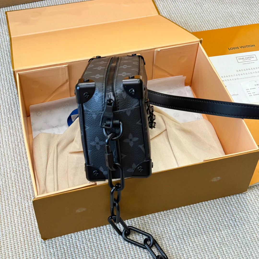 Men's Embossed Crossbody Chain Bag