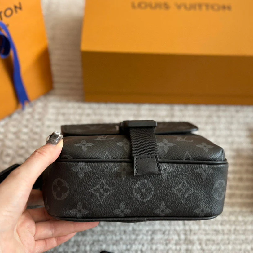 Black Floral Men's Classic Messenger Bag