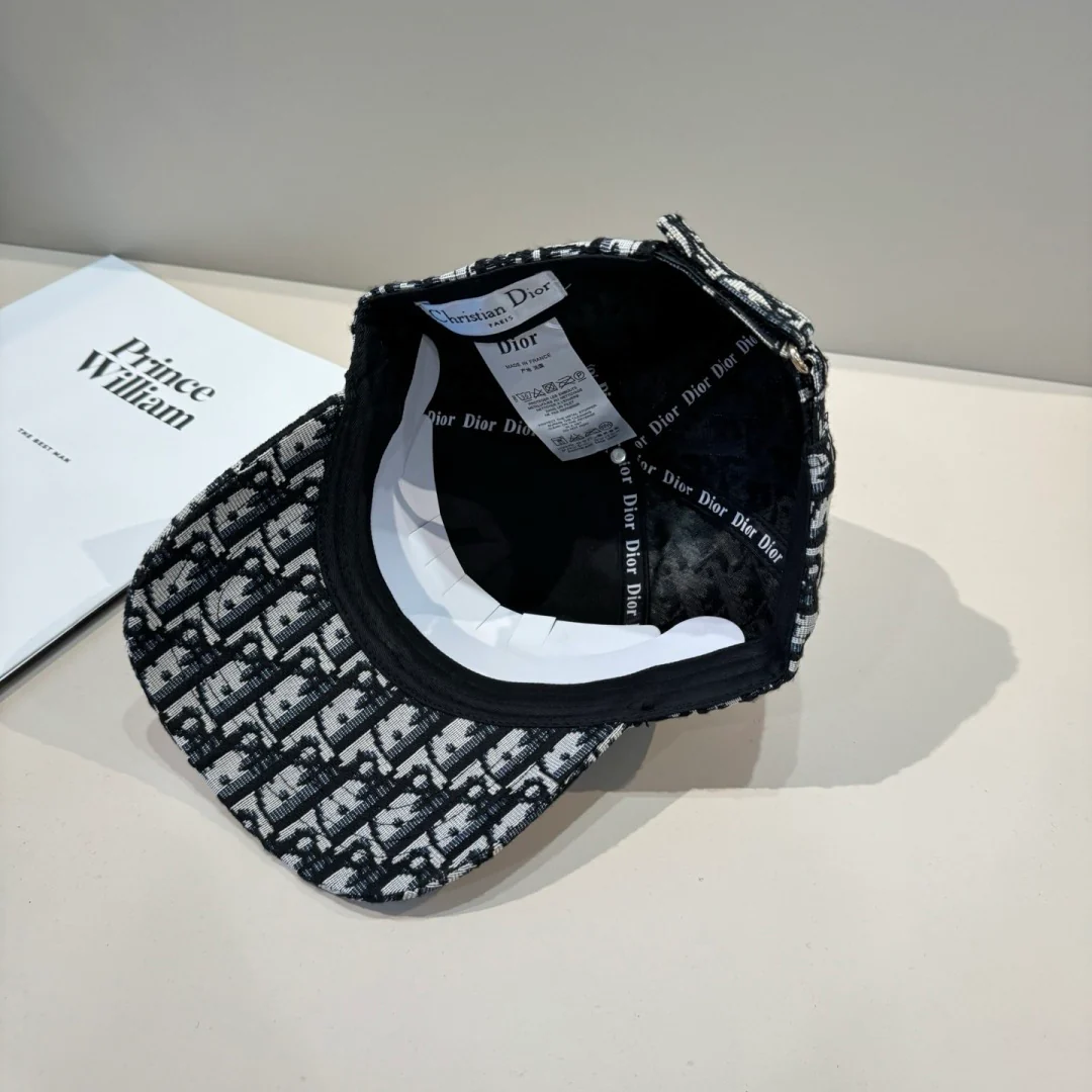 Jacquard lettering baseball cap