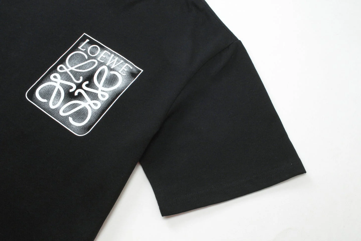 Pocket embroidery print T-shirt