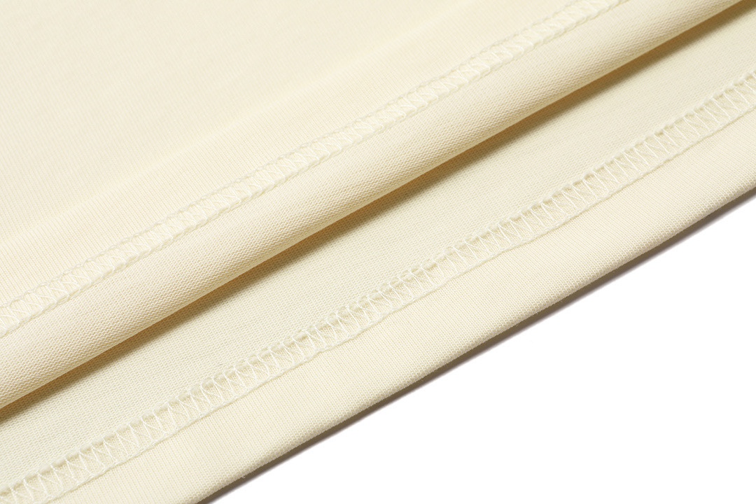 Red green ribbon embroidered T-shirt