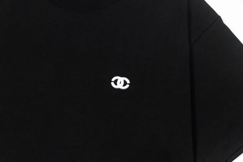 Simple embroidered cotton T-shirt