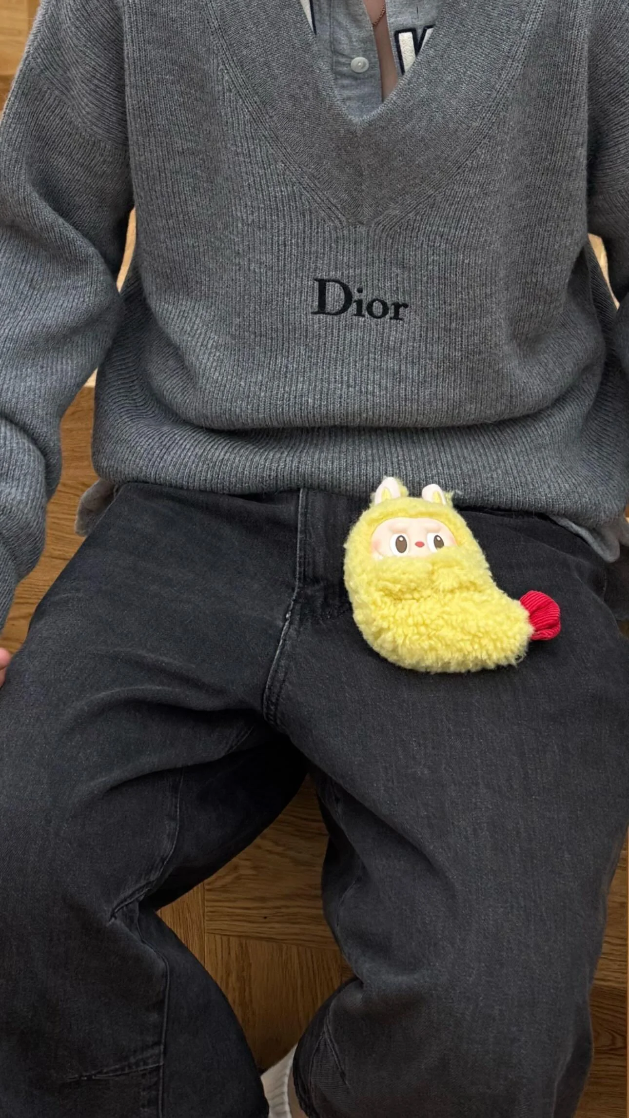 V-neck knitted sweatshirt