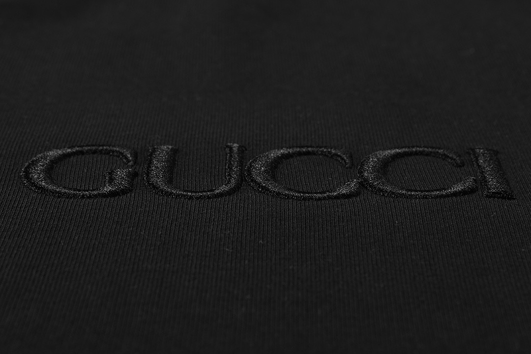 Red green ribbon embroidered T-shirt