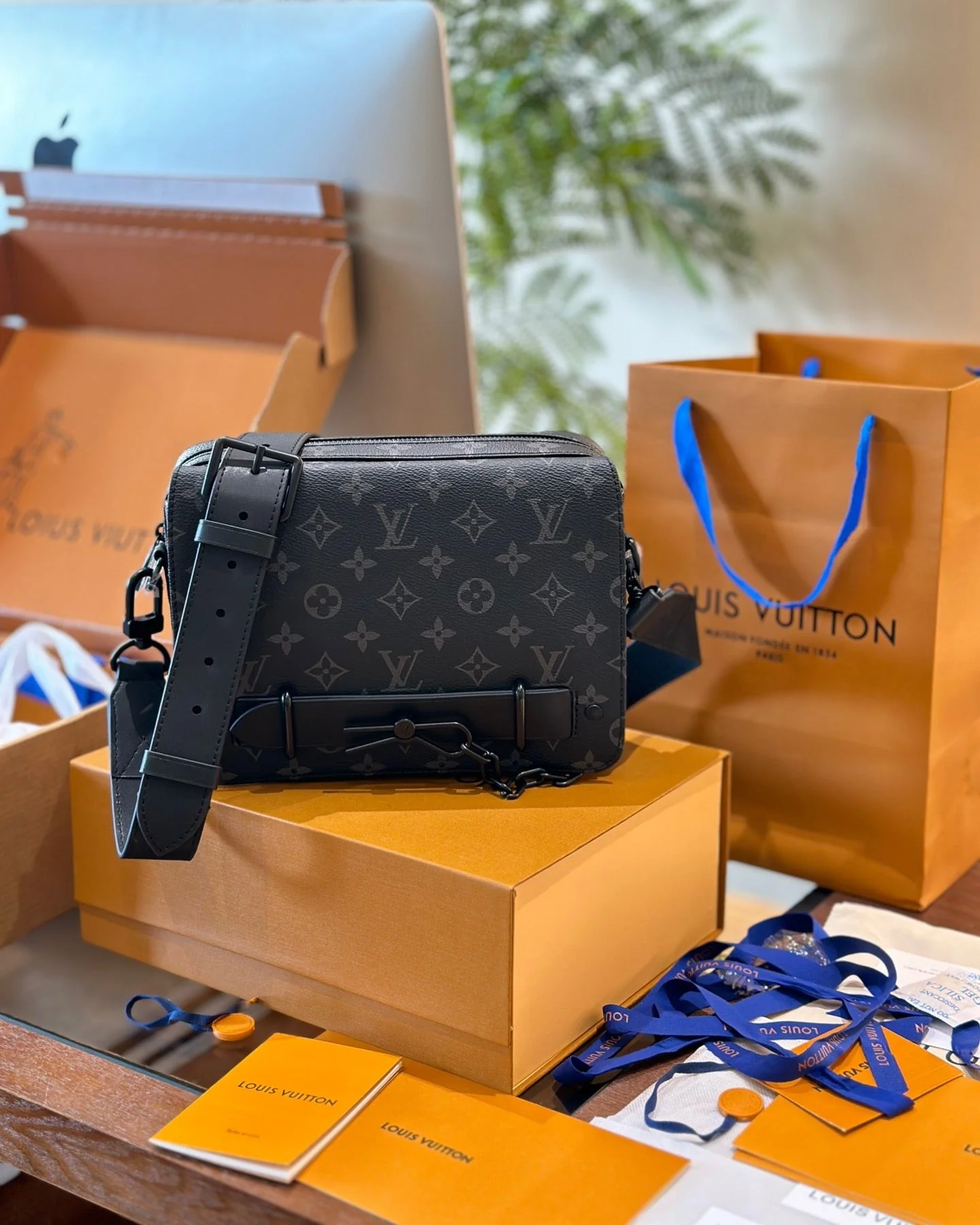 Men's Chain Messenger Bag