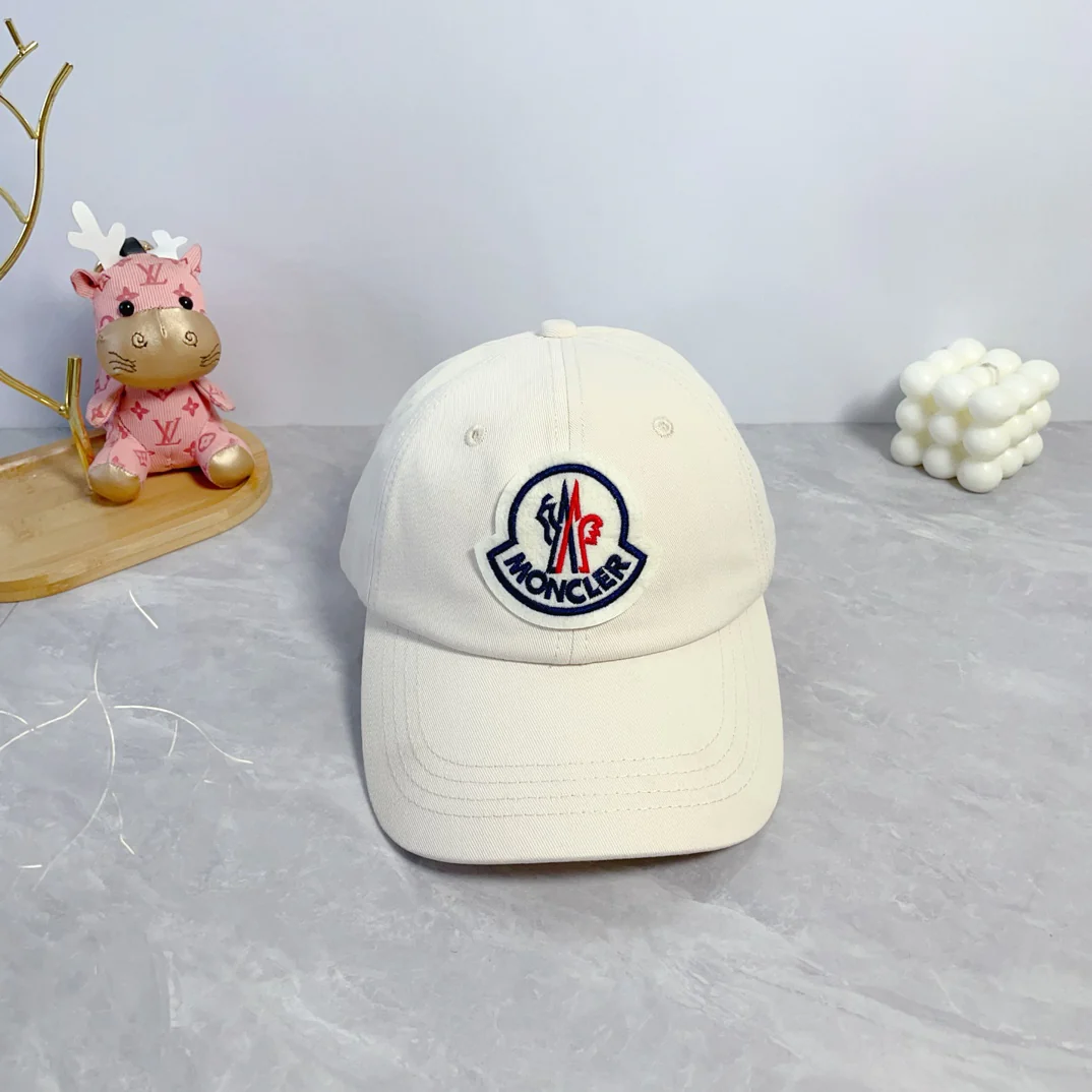 Stylish embroidered baseball cap