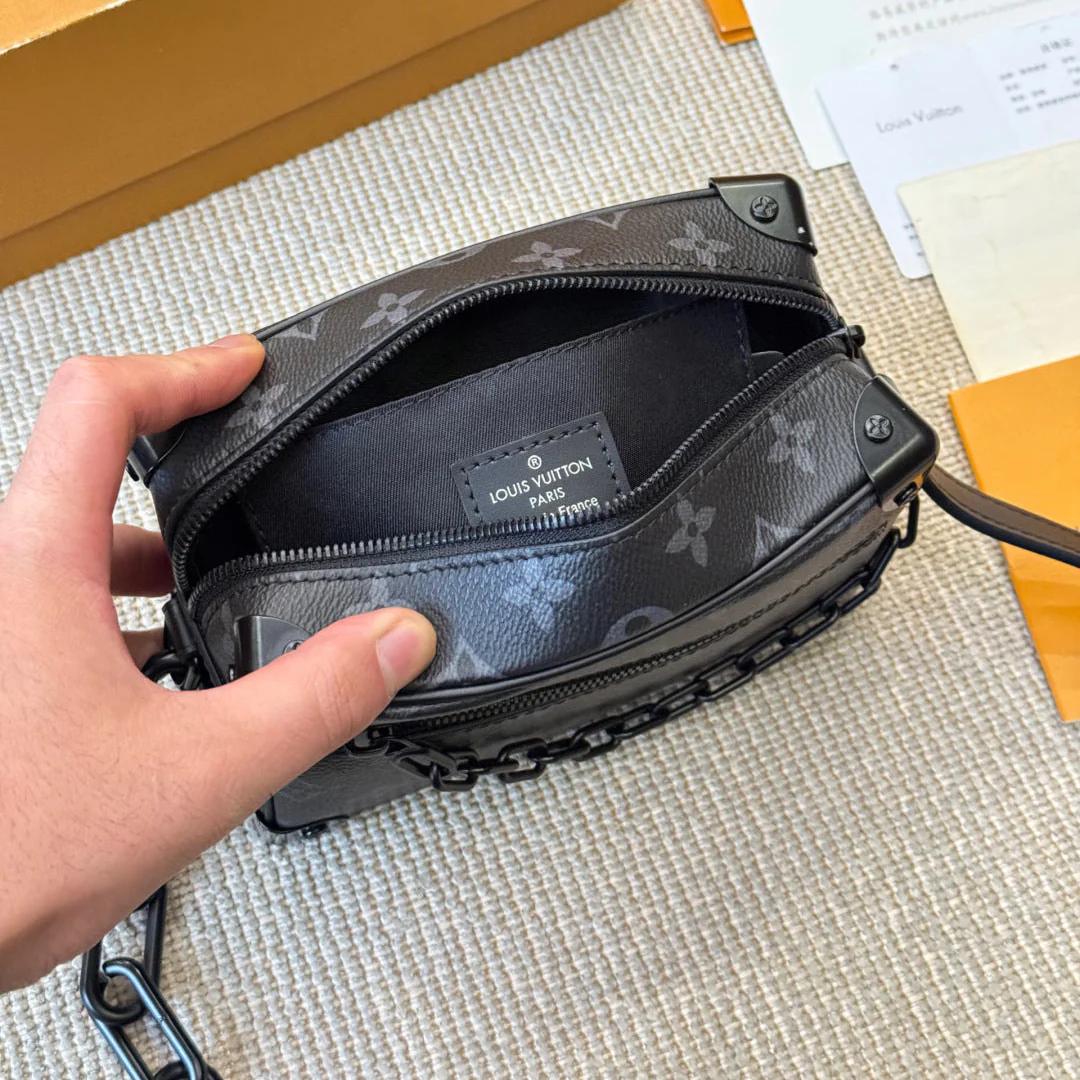 Men's Embossed Crossbody Chain Bag