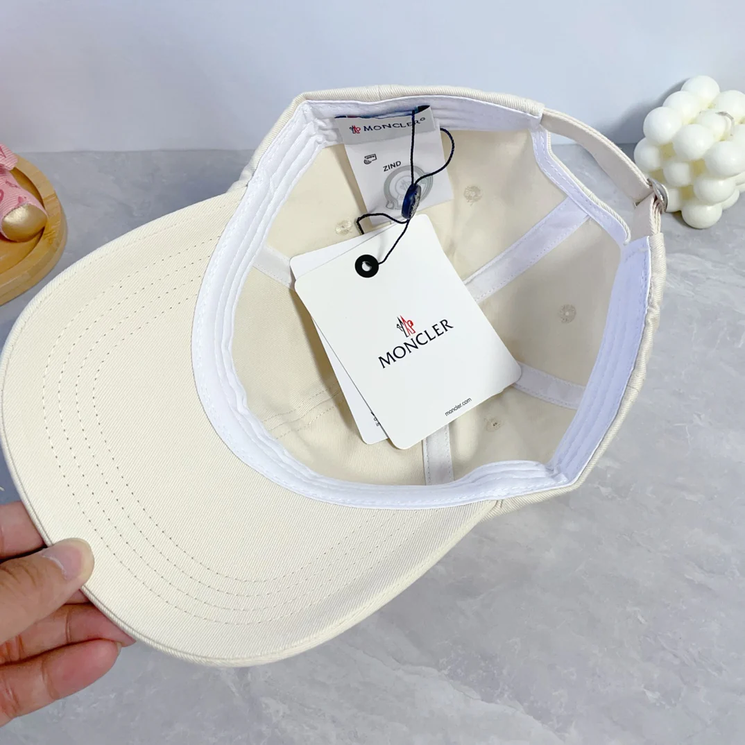 Stylish embroidered baseball cap