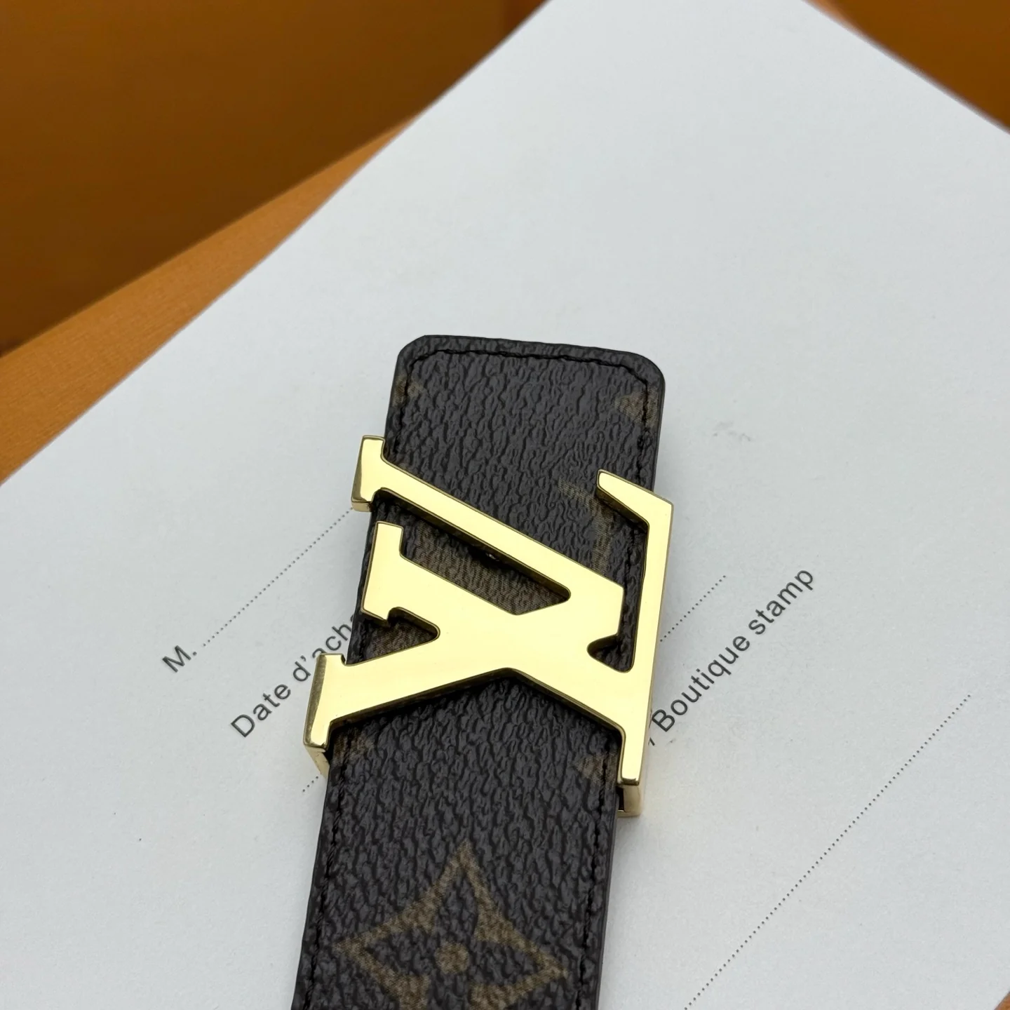 Two-tone leather belt
