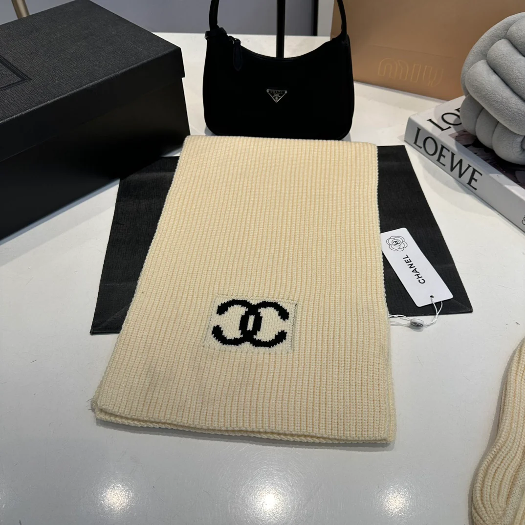 Jacquard wool knit scarf and hat set