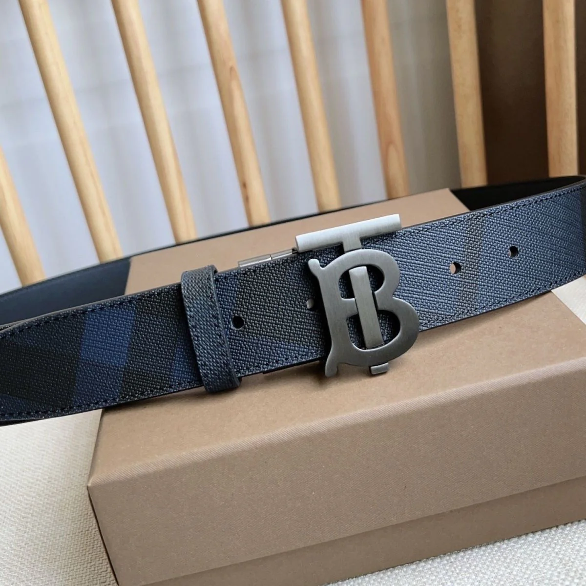 Fashion leather belts