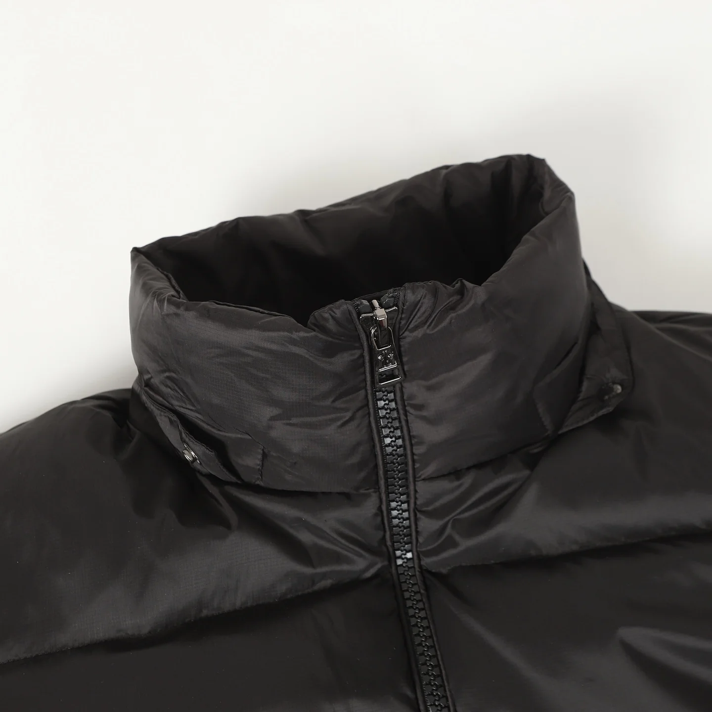 Pocket down hooded jacket