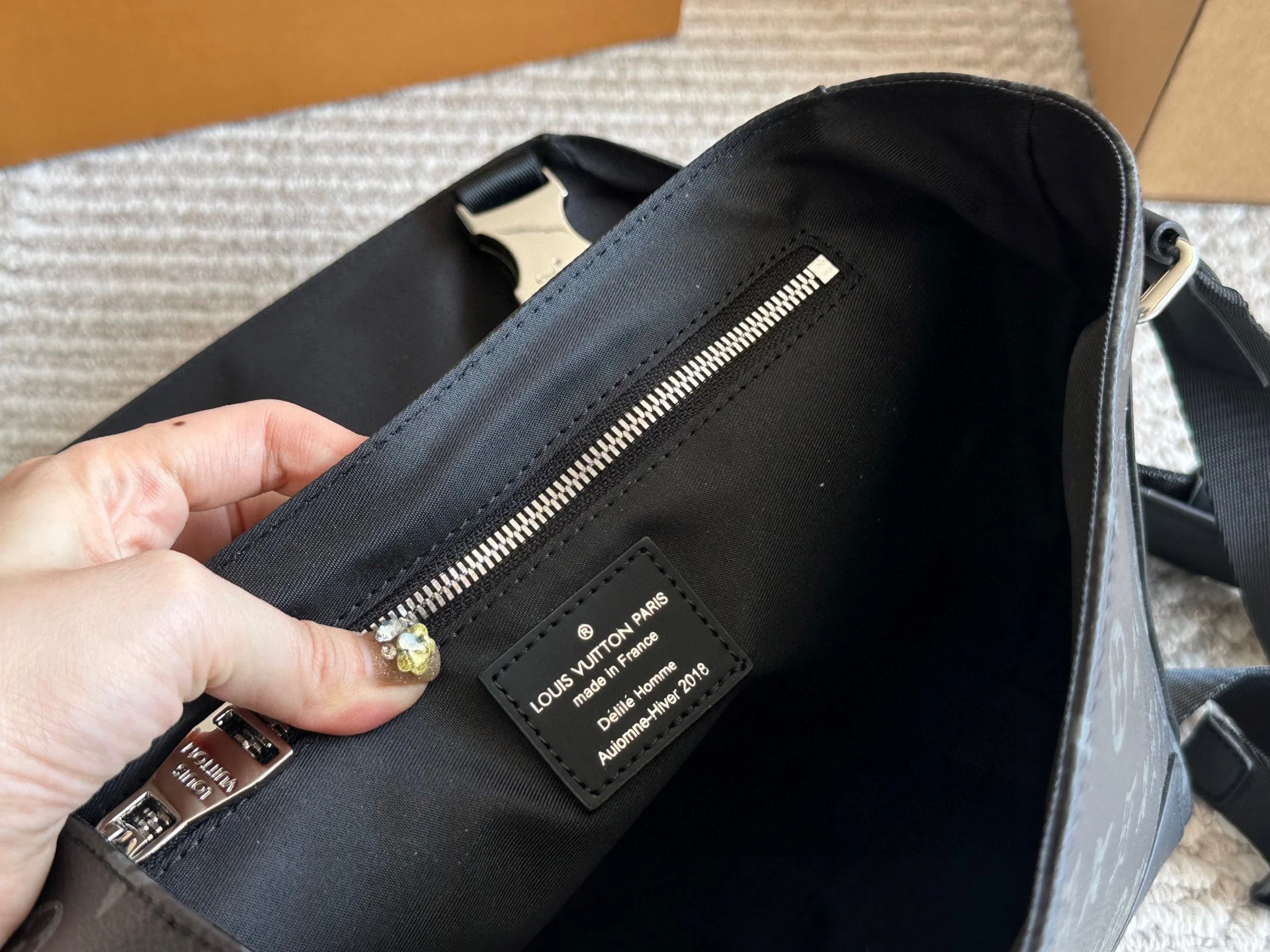 Men's messenger bags