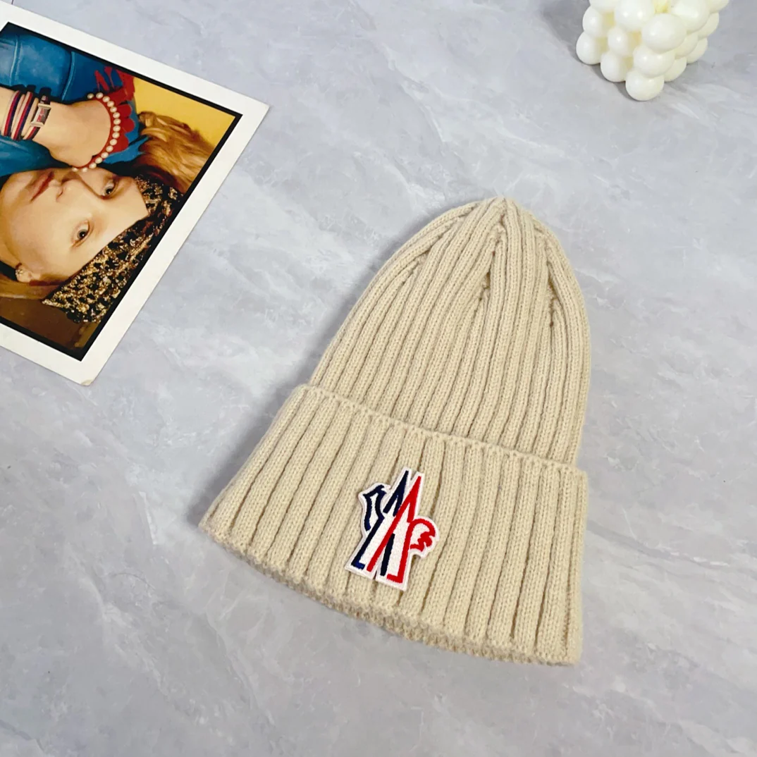 Embroidered cashmere knitted hat