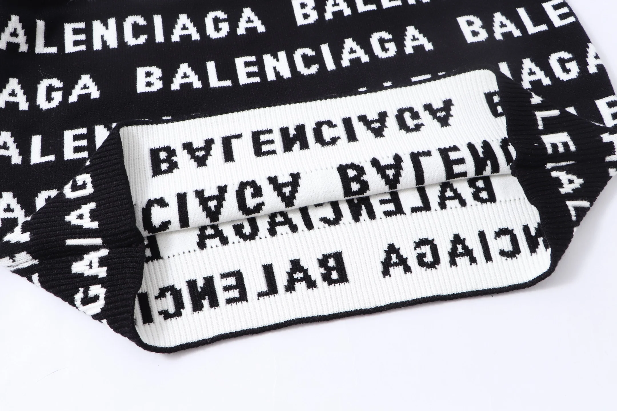 Knitted jacquard cashmere sweater