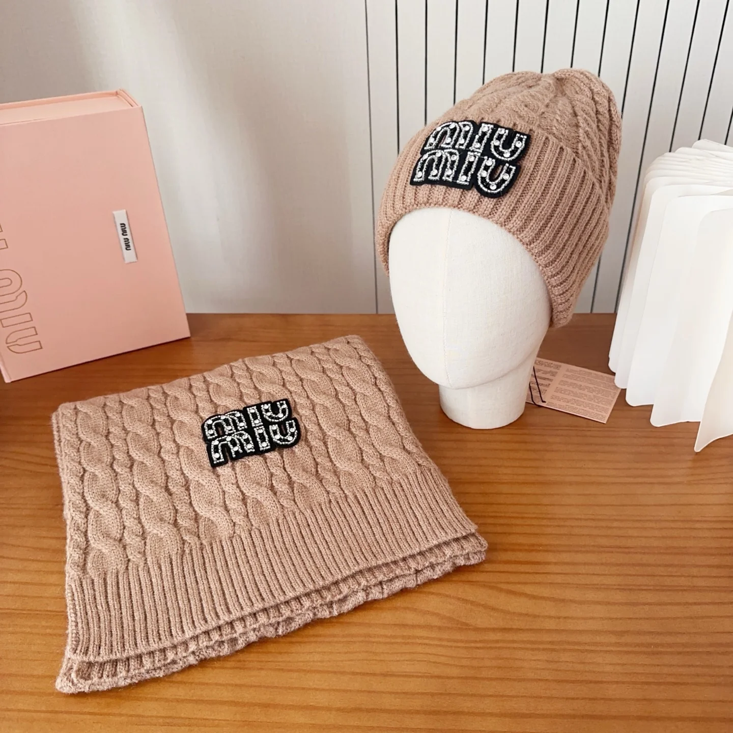 Embroidery knit scarf and hat set