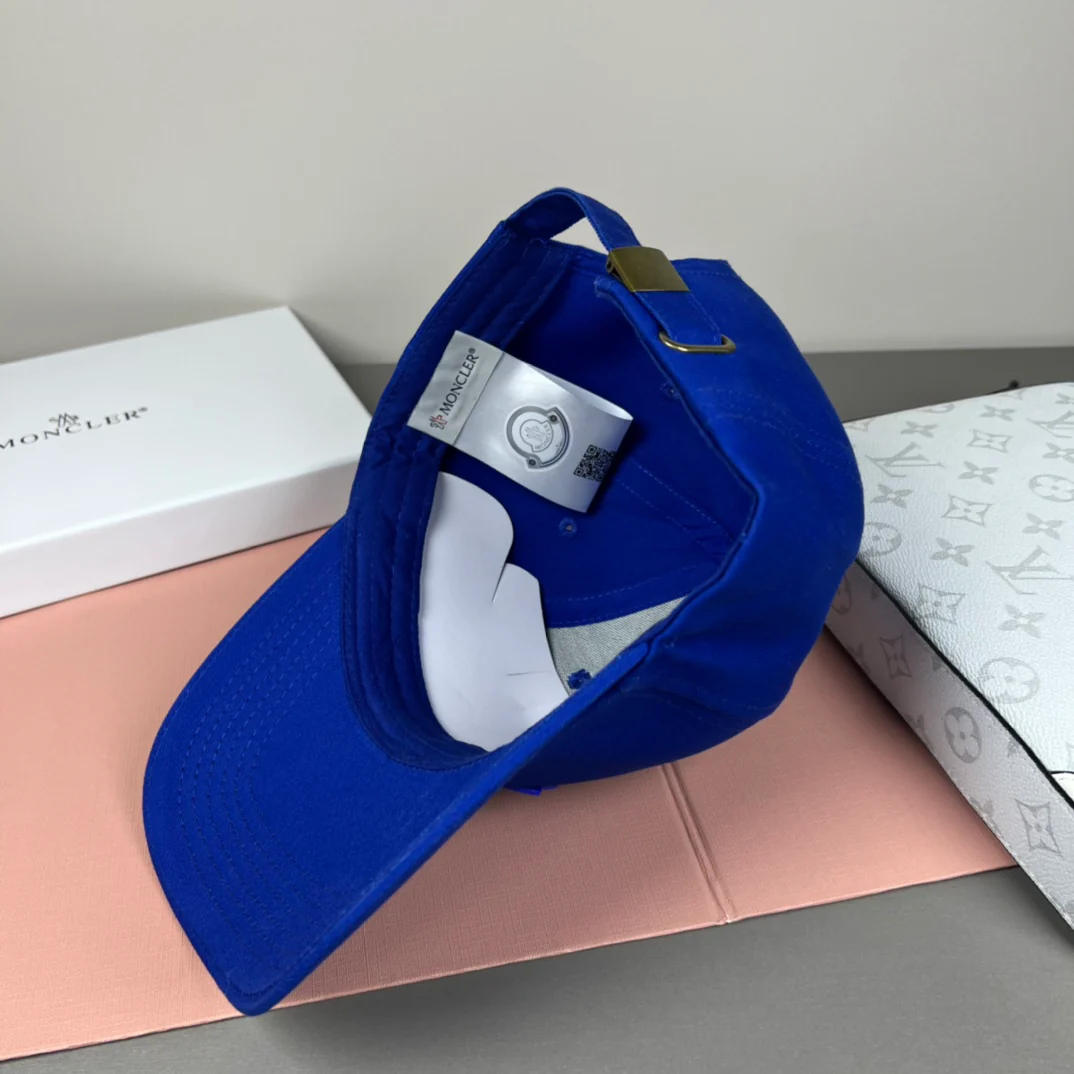 Fashion offset baseball cap