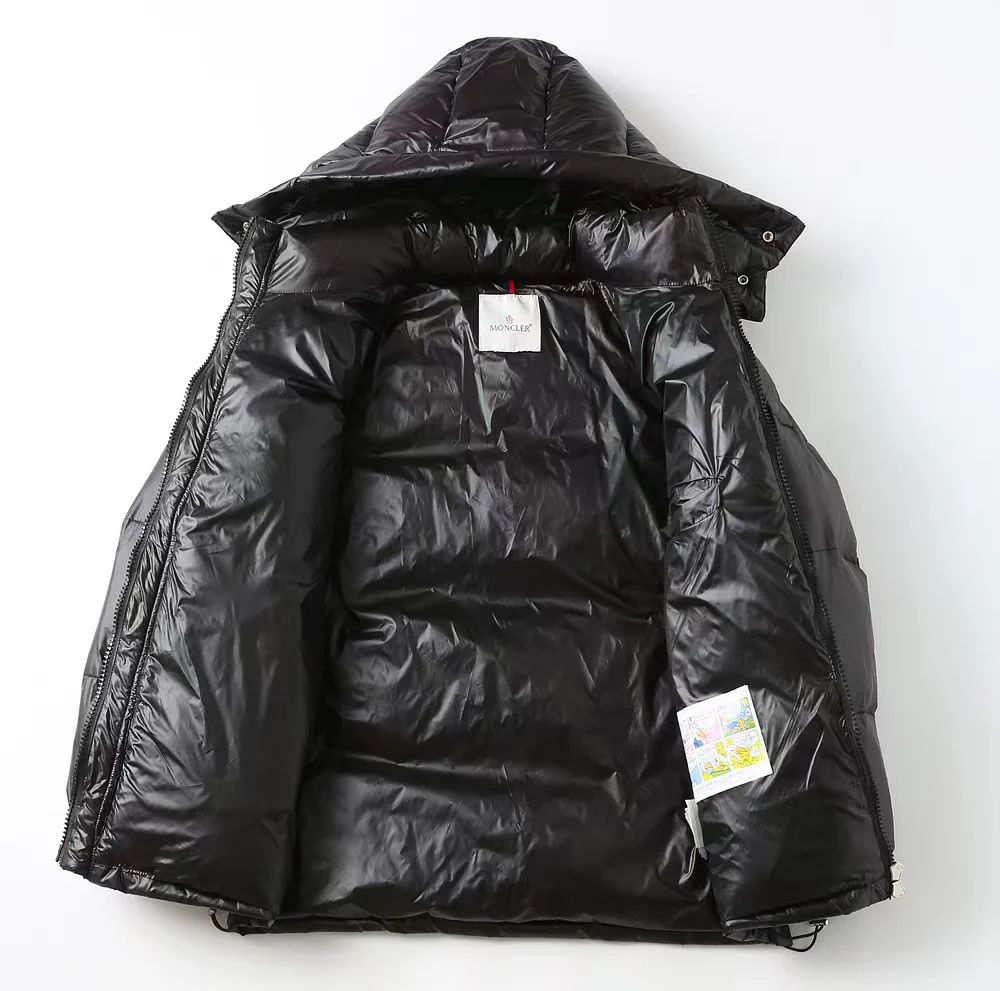Pocket hooded down jacket