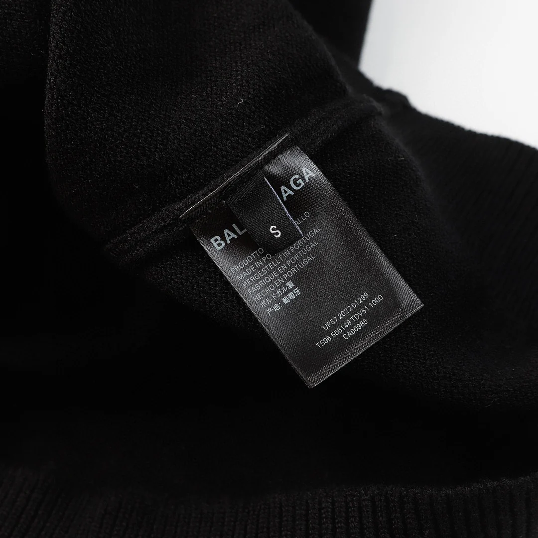 Embroidered knitted cashmere sweater